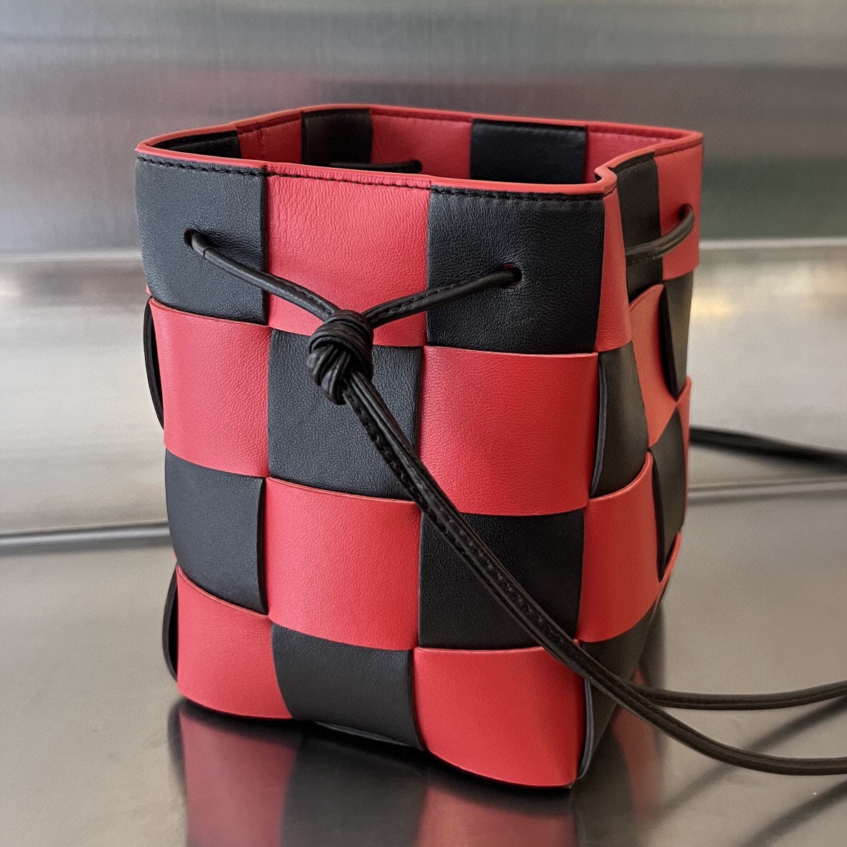 BOTTEGA VENETA SMALL CASSETTE BUCKET 18 IN RED MIX BLACK CALFSKIN