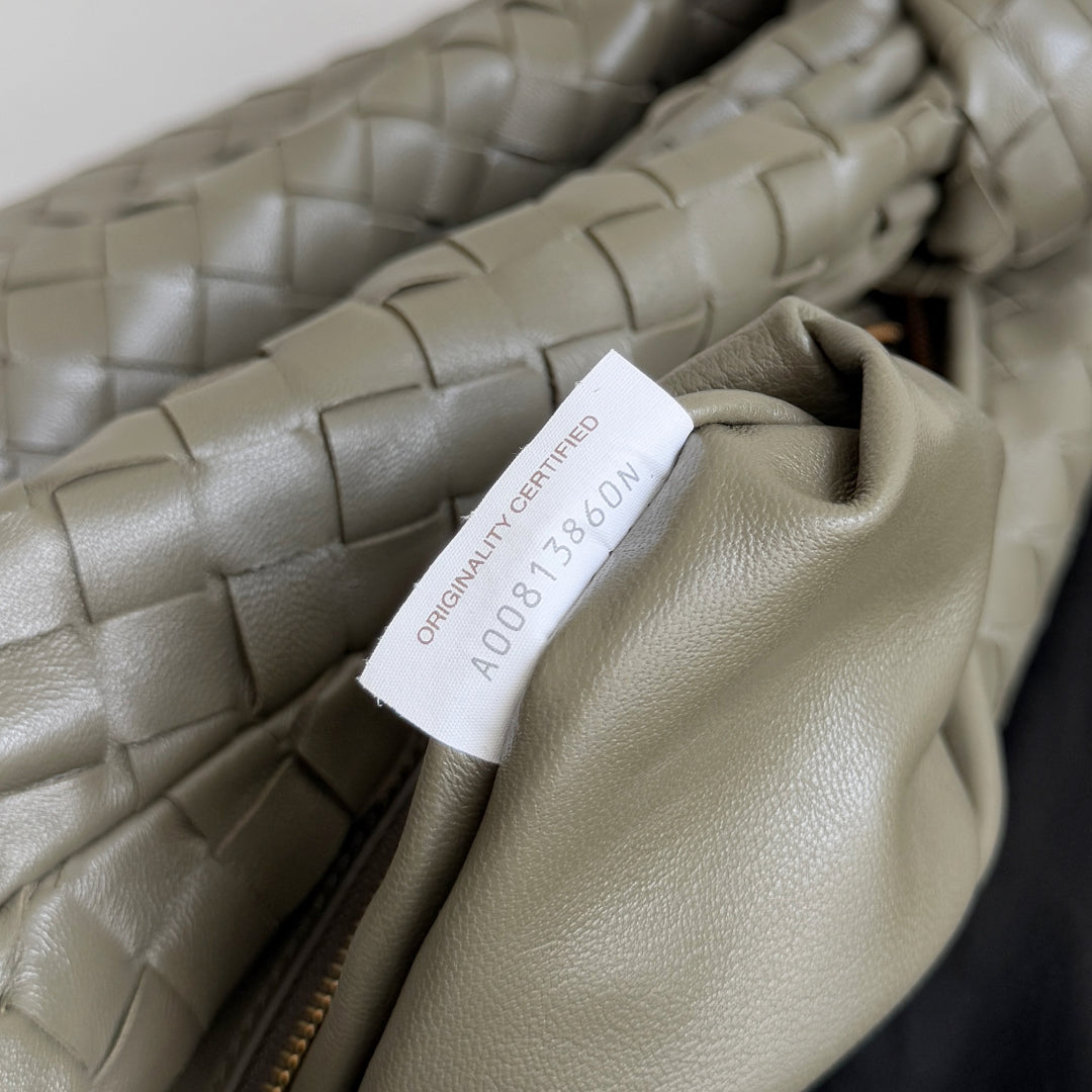 BOTTEGA VENETA 25S SMALL JODIE 48 IN ARMY GREEN CALFSKIN GOLD HARDWARE