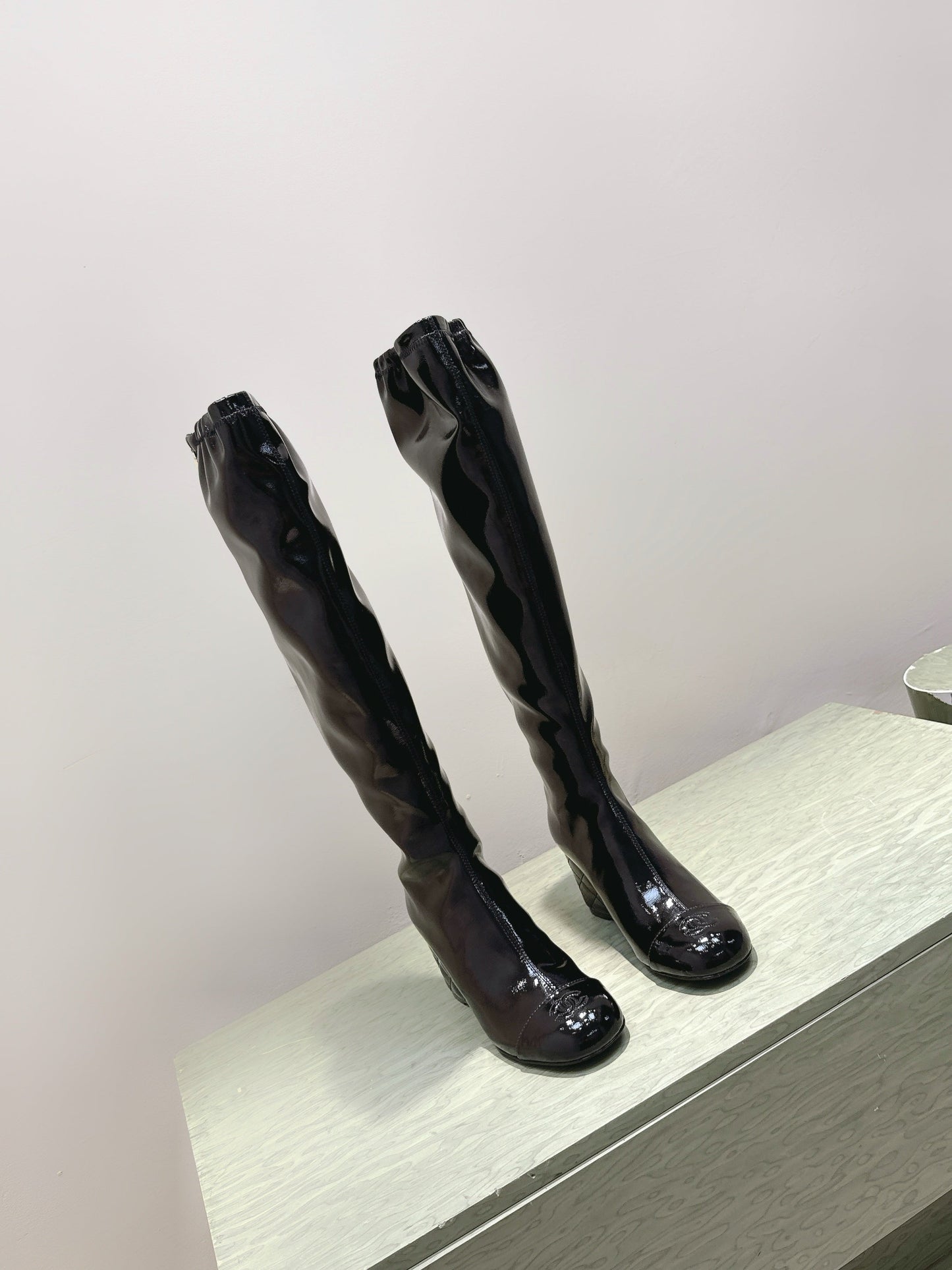 CHANEL 25S KNEE-HIGH BOOTS 60MM IN BLACK PATENT CALFSKIN WEDGE HEELS