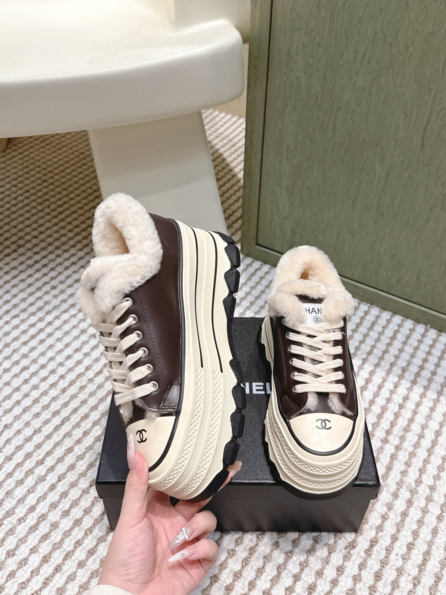 CHANEL 25S THICK-SOLE SNEAKERS 60MM IN DARK BROWN AND BEIGE CALFSKIN WITH FUR LINING