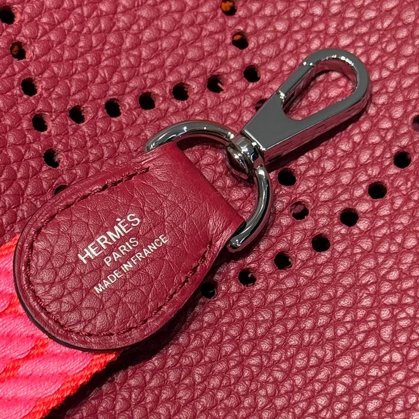 HERMES 25S MINI EVELYNE 18 IN BURGUNDY PATTERNED STRAP CALFSKIN SILVER HARDWARE