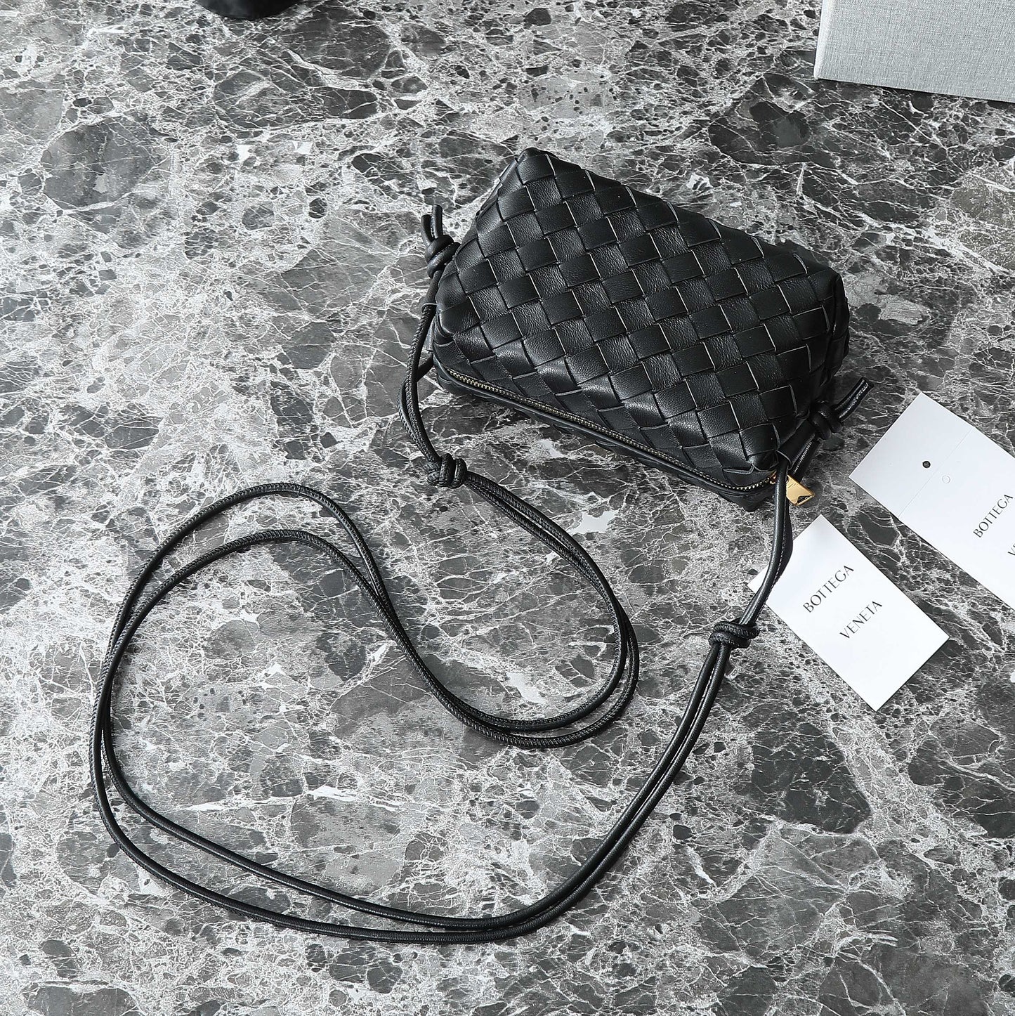 BV MINI LOOP 17CM BLACK CALFSKIN