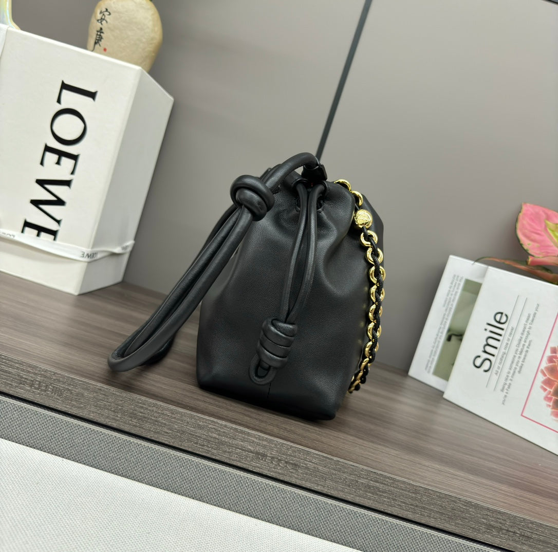 LOE MEDIUM 30 FLAMENCO PURSE BUCKET IN BLACK LAMBSKIN
