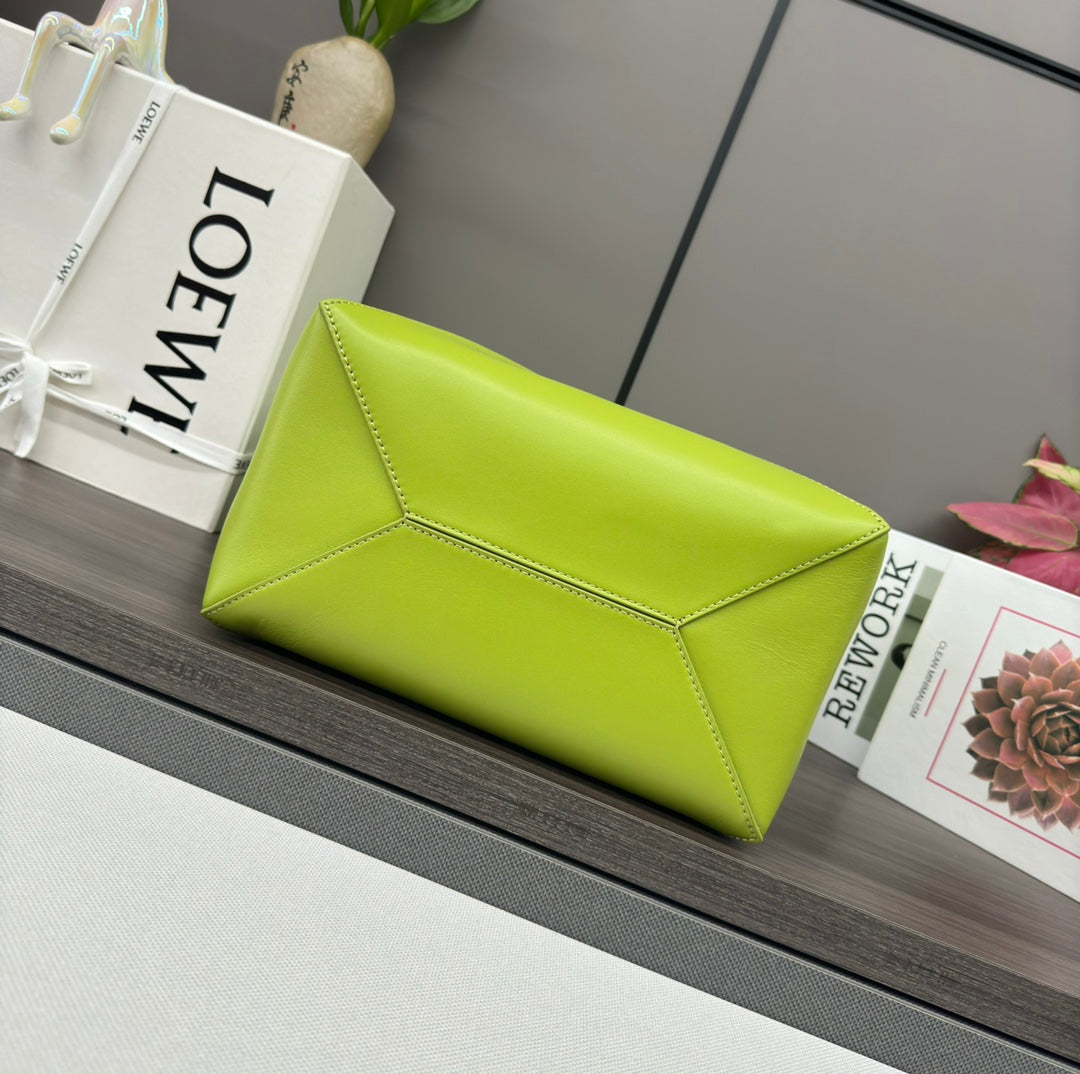 LOE 31 FUZZLE FOLD IN GREEN CHARTREUSE CALFSKIN