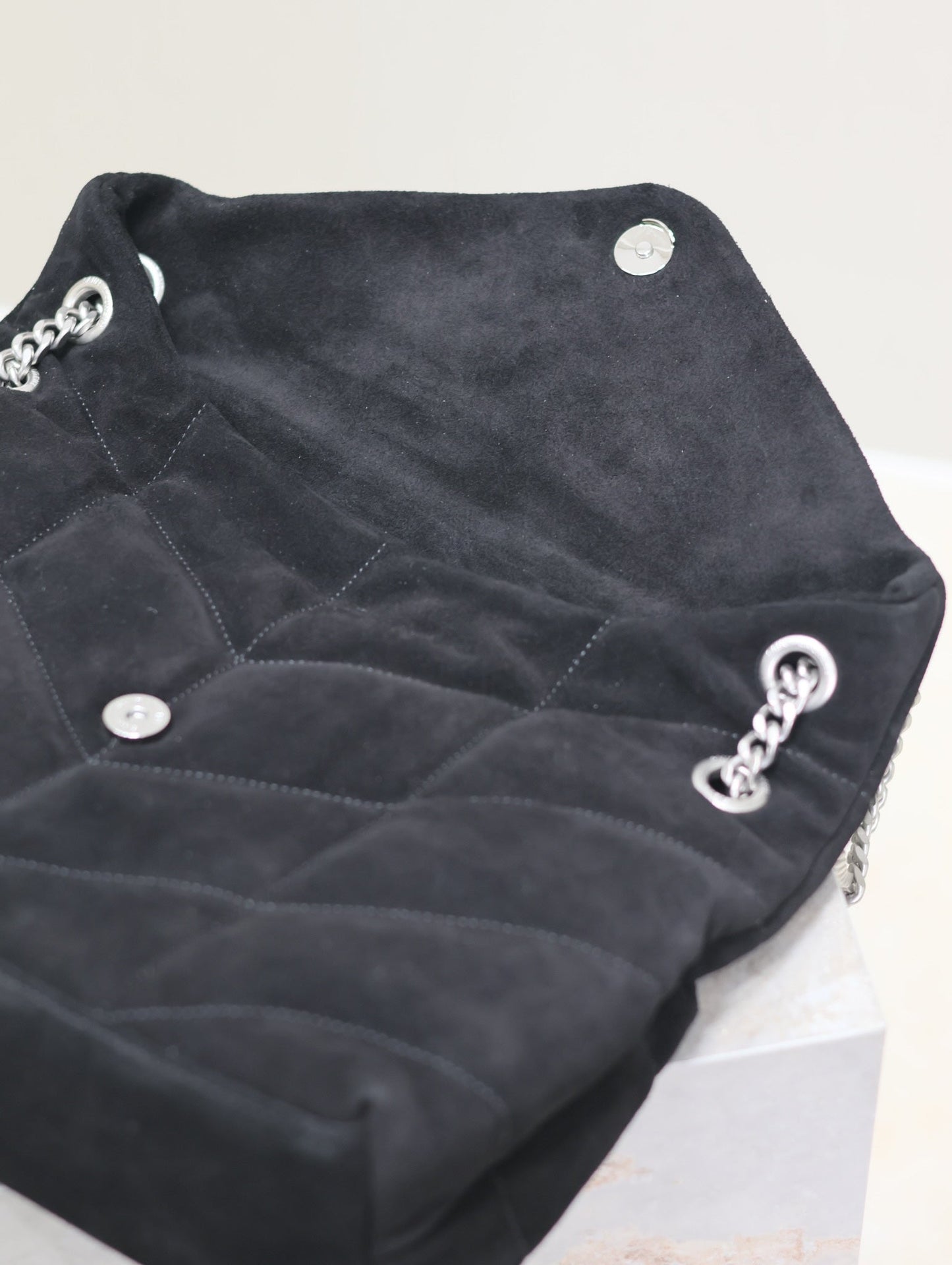YSL 25S LOULOU PUFFER GM 35 IN BLACK SUEDE SILVER HARDWRE