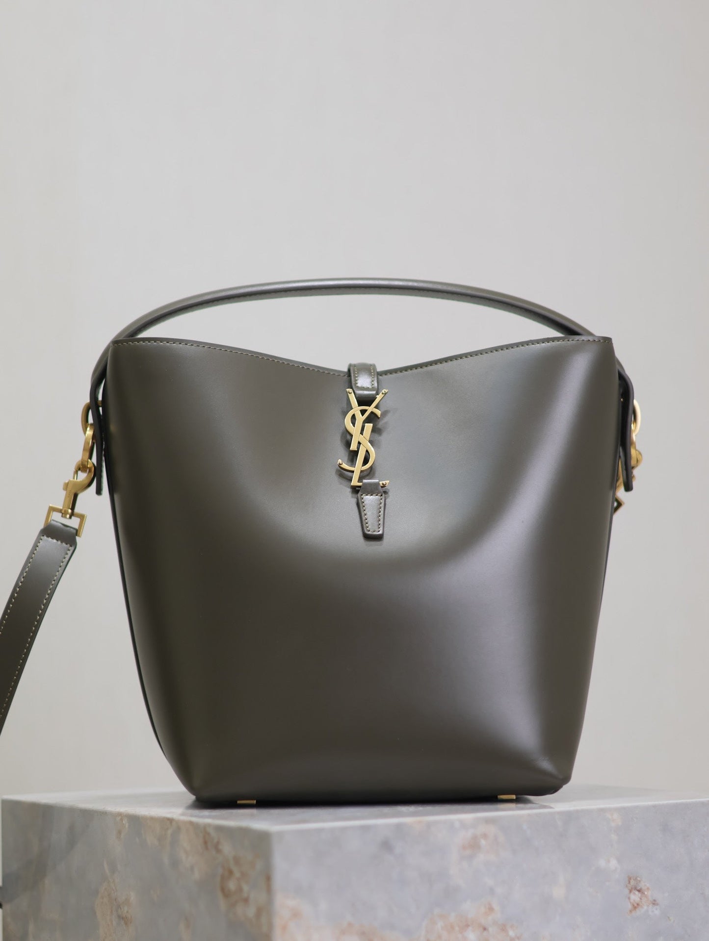 YSL 25S LE 5 À 7 BUCKET 26 IN DARK OLIVE CALFSKIN GOLD HARDWRE
