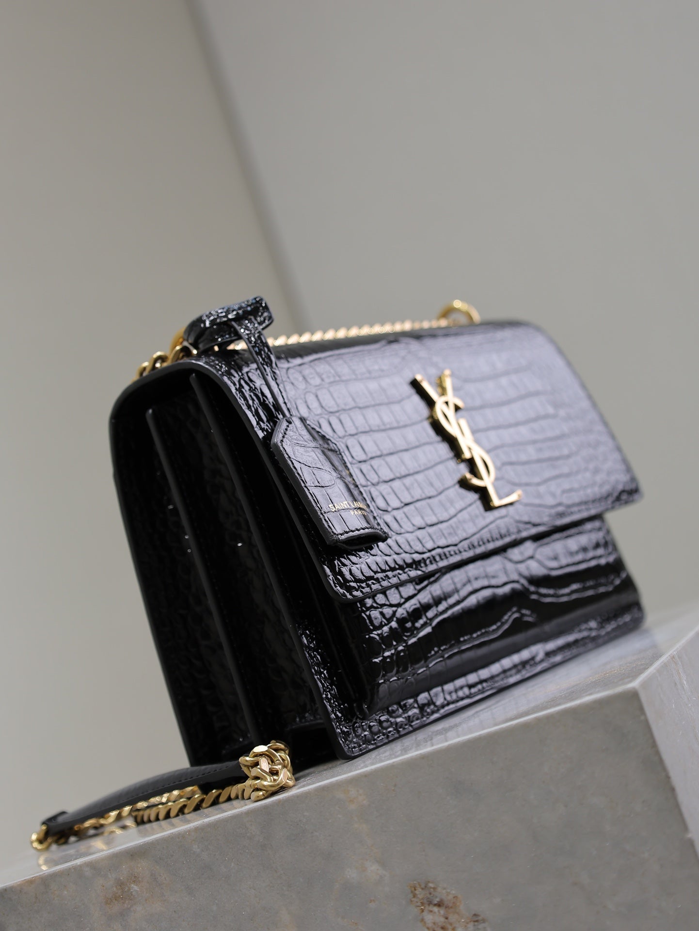 YSL 25S SUNSET MEDIUM 22 IN BLACK CROCODILE-EMBOSSED SHINY CALFSKIN GOLD HARDWRE